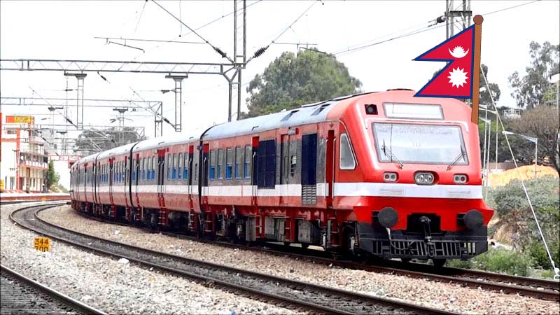 झण्डाको रङ्ग रातो, निलो र सेतो पेन्ट गरिएको रेल नेपाल आइपुग्यो